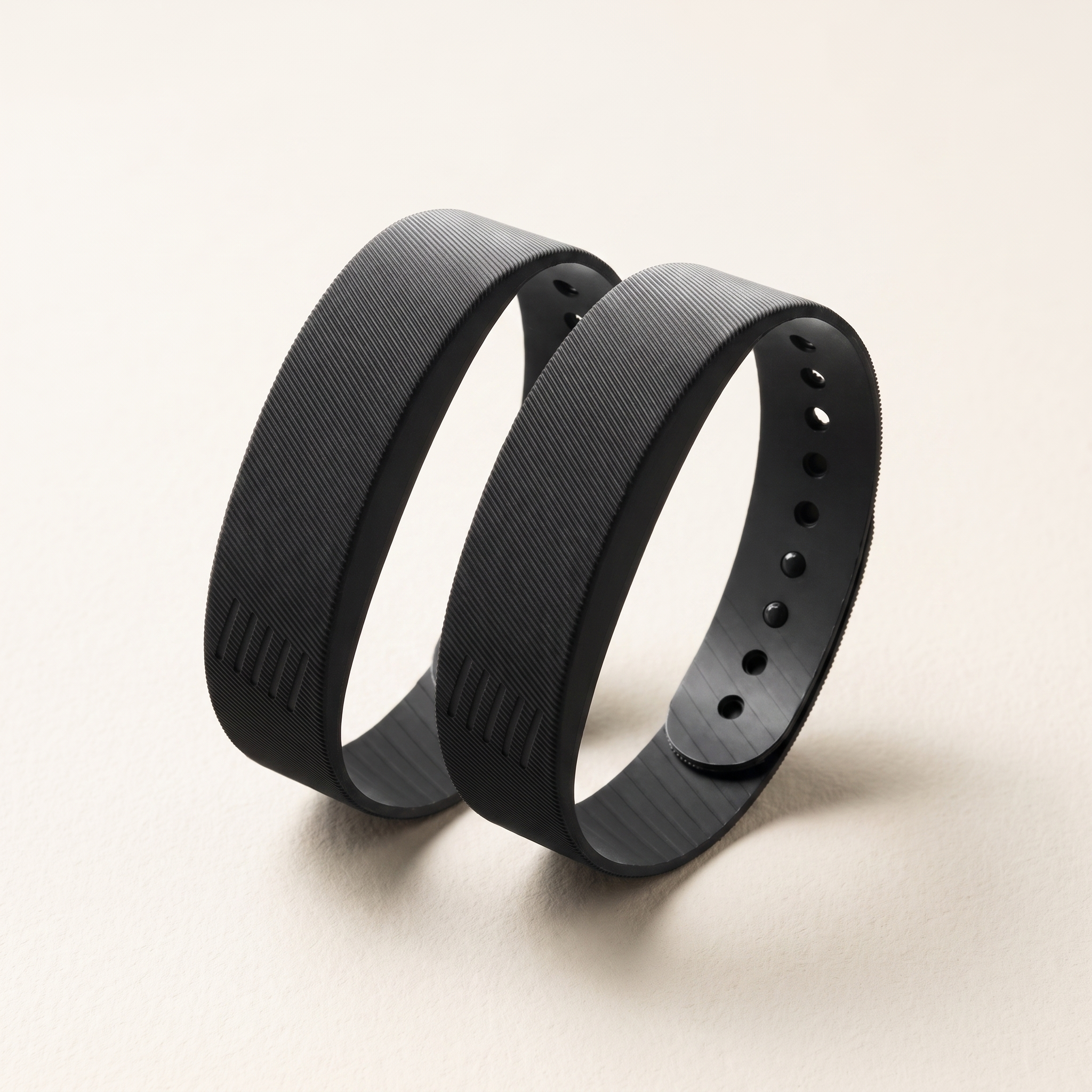 Deux bracelets CalmRise côte à côte, le Pack Duo